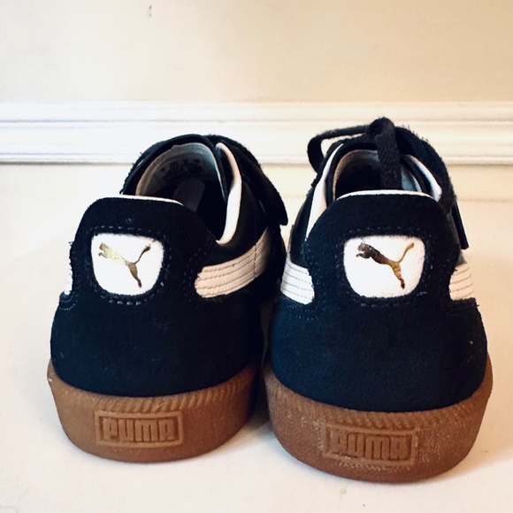 EUC - Puma - Men’s Super Liga - US Size 8 / EUR Size 40 - New Navy/White - Picture 5 of 9